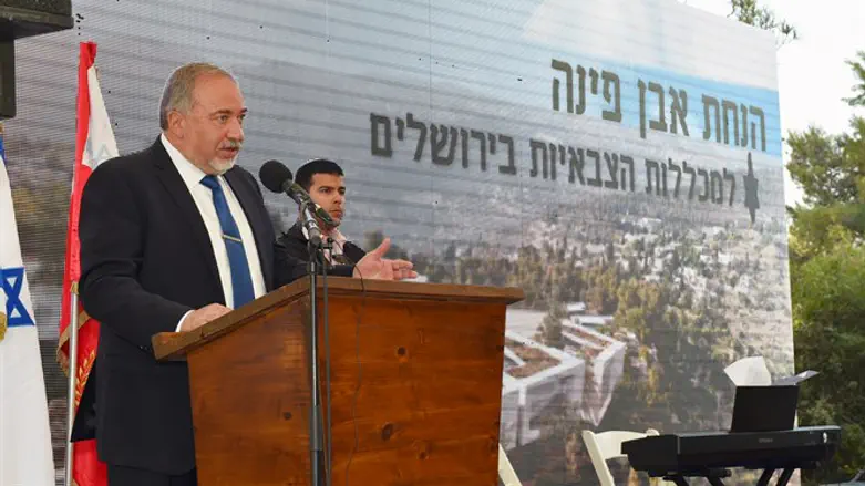 השר ליברמן, במהלך הטקס