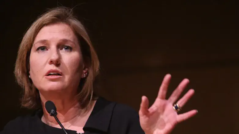 לא מזדעזעת. לבני