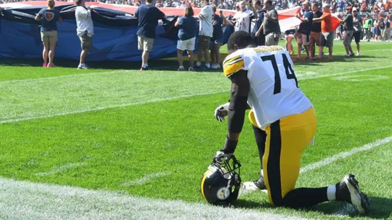 שחקן פיטסבורג ברגע של מחאה