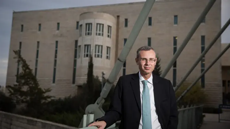 תקף והותקף. השר לוין בחזית בית המשפט העליון