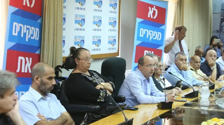 ניסנקורן עם ראשי מחאת הנכים