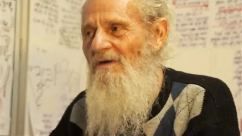 תפריט יומי של סימילאק, גרגירי קפה, צימוקים ושקדים. דוד בן יוסף ז"ל