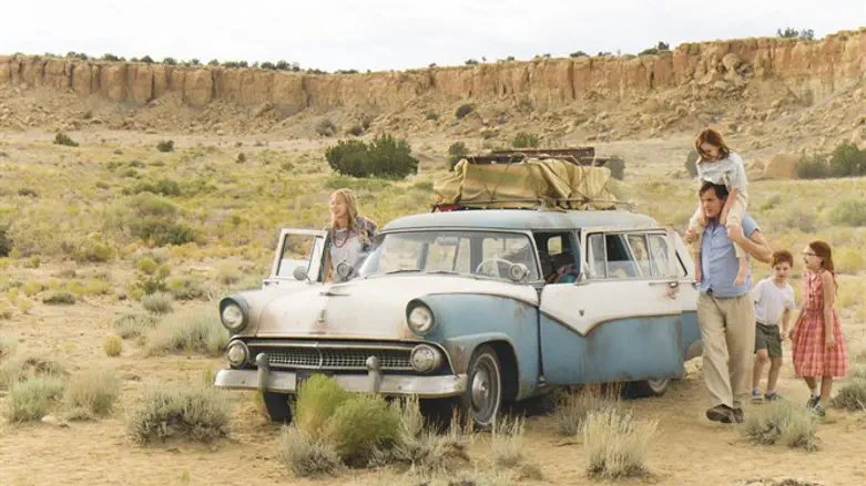 לא נופל לקונבנציות הידועות ולמלכודת הסטראוטיפ. 'טירת הזכוכית'