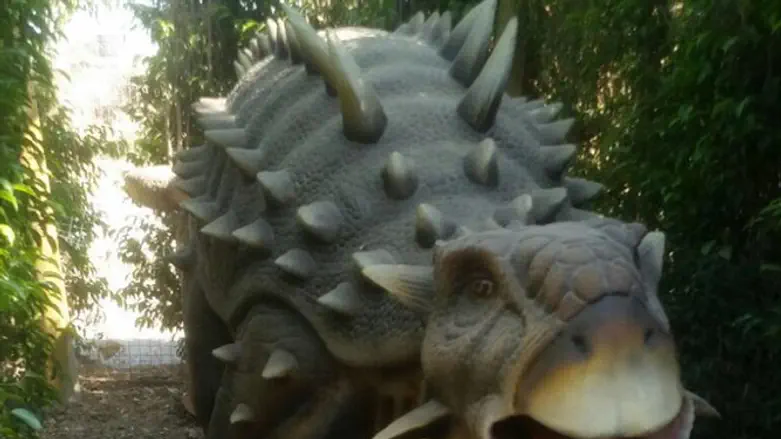 דינוזאורים בגן גורו