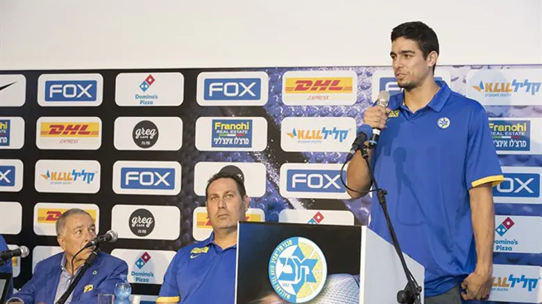 איתי שגב, הקפטן החדש, במהלך מסיבת העיתונאים