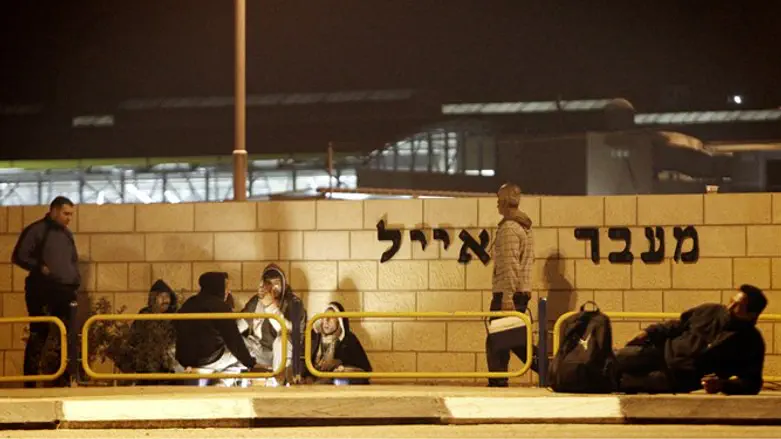 מעבר אייל. ארכיון