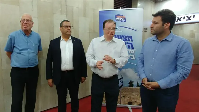 מימין: עופר ברקוביץ', קלמנוביץ', משה ליאון והשר אריאל