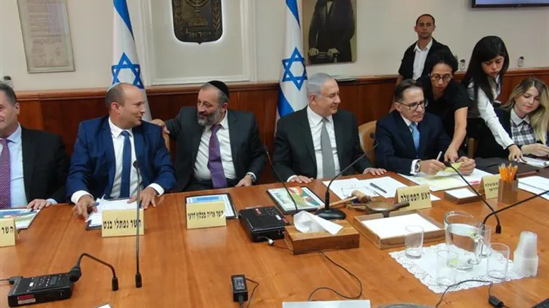 הממשלה תדון. ארכיון