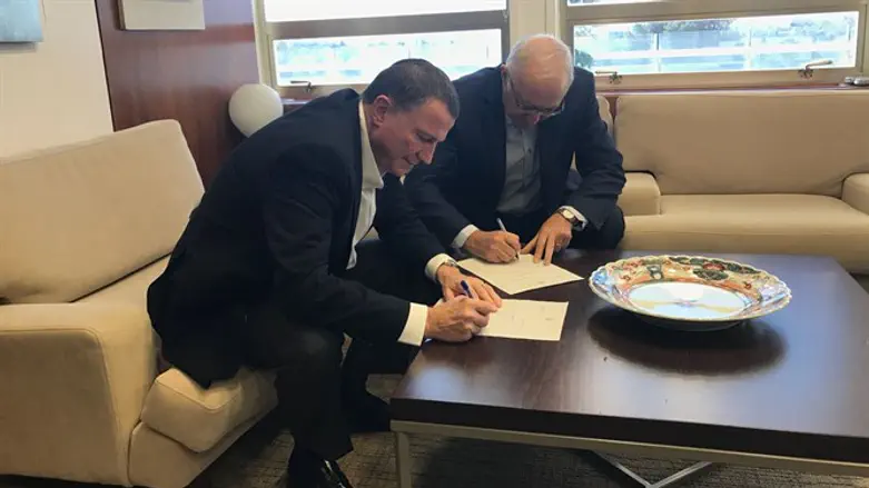 טרכטנברג מגיש את התפטרותו