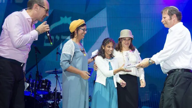 נועה על הבמה