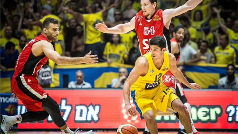 ג'ון דיברתולומיאו מול הפועל תל אביב, הערב