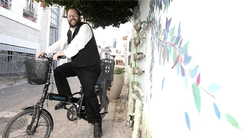 מתקרב לציבור החרדי? אהרן רזאל