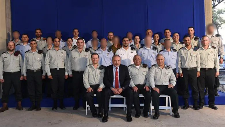 הקצינים והנגדים המצטיינים