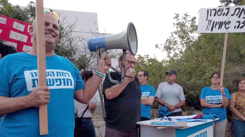 בתל אביב יותר מכבדים ויותר פתוחים לדתיים. הפגנות ברמת השרון.