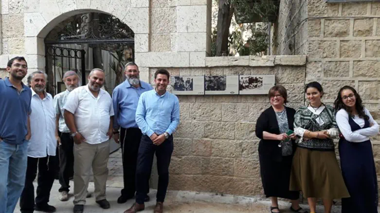 השלט חזר למקומו