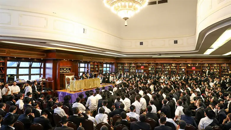 Yeshiva students in 770