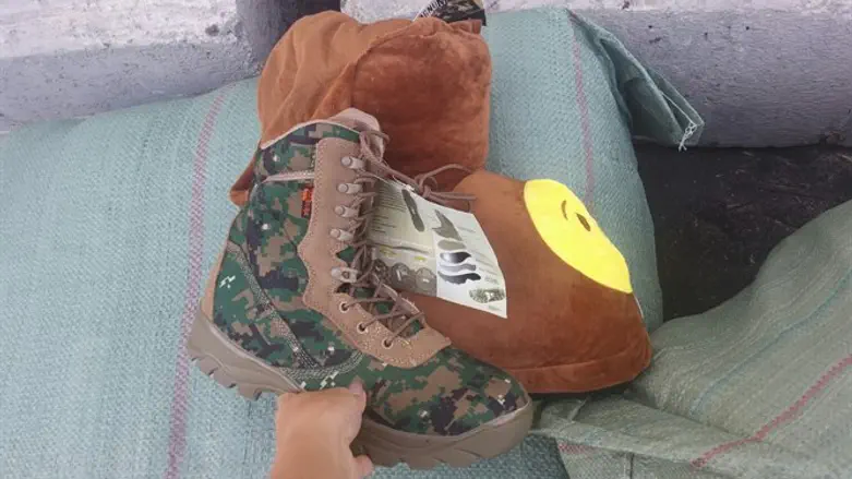 Берцы, спрятанные в тапках