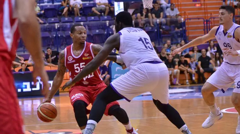 ג'רלס הערב מול נהריה. ניצחון ראשון