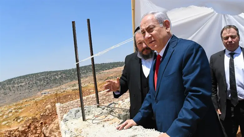 נתניהו ורובינשטיין בביתר. ארכיון