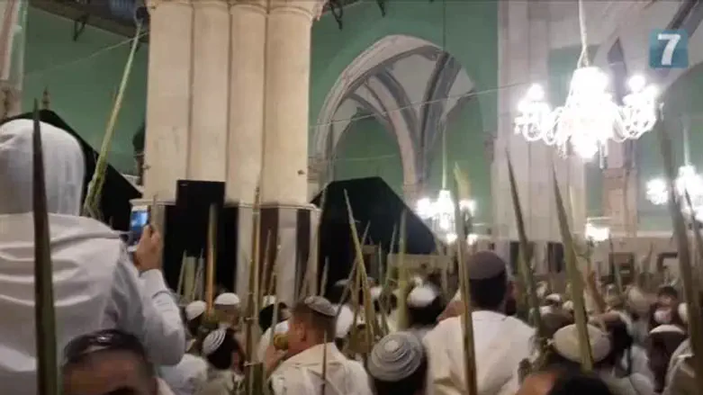 תפילה חגיגית במערת המכפלה 