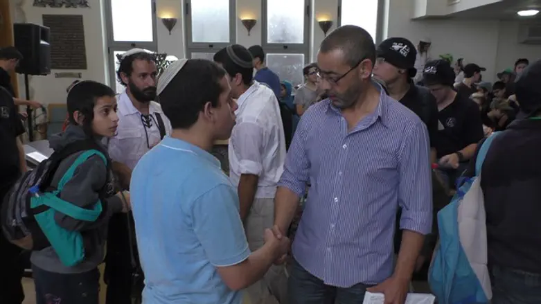 עיסאם עותמאן עם חניכי אריאל