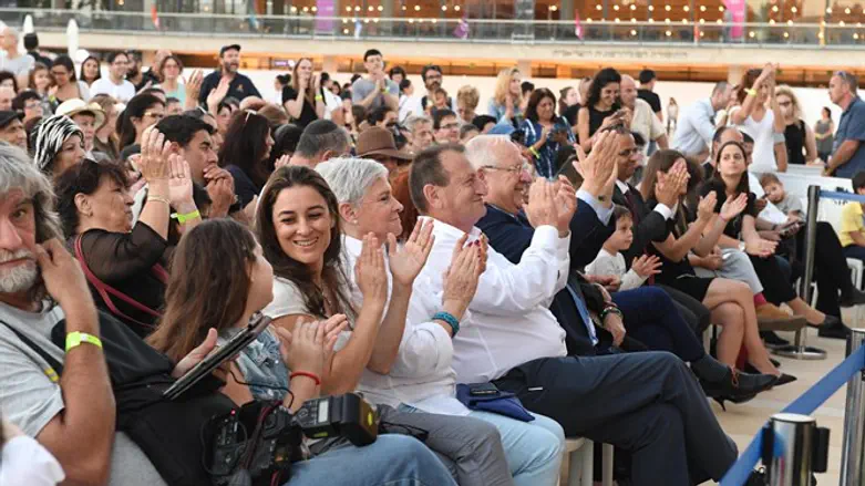 הנשיא בסוכה בתל אביב