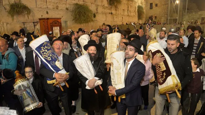 ההקפות השניות בכותל המערבי, הערב