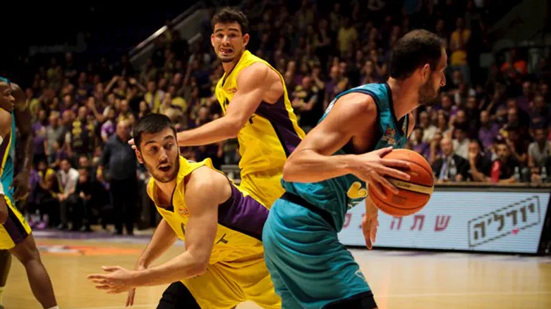 שמחון בורח הערב לבלאט