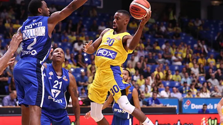 נוריס קול, עובר את הרצליה הערב