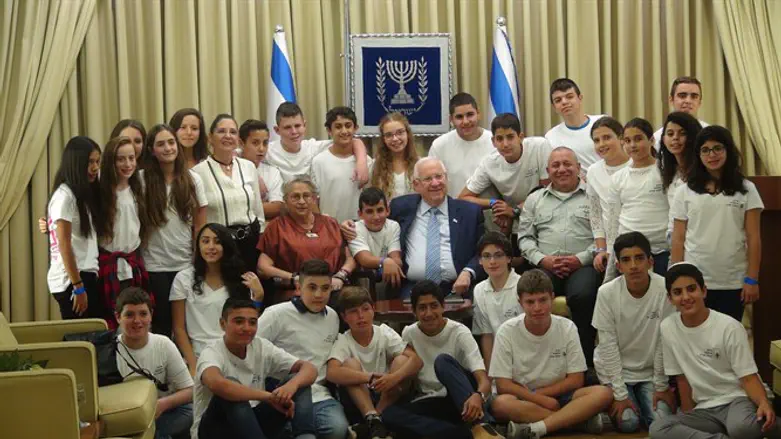 בני ובנות המצווה עם נשיא המדינה והרמטכ"ל