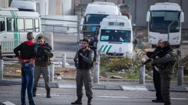 Arab checked by Border Police at Shuafat entrance