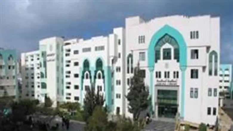 מכינים אמל"ח במעבדות האוניברסיטה. האוני' בעזה