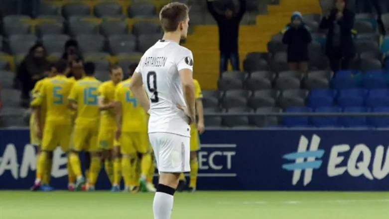 וידאר קיארטנסון חסר אונים, הערב