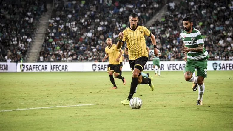 כחילה מול קלאוס, הערב