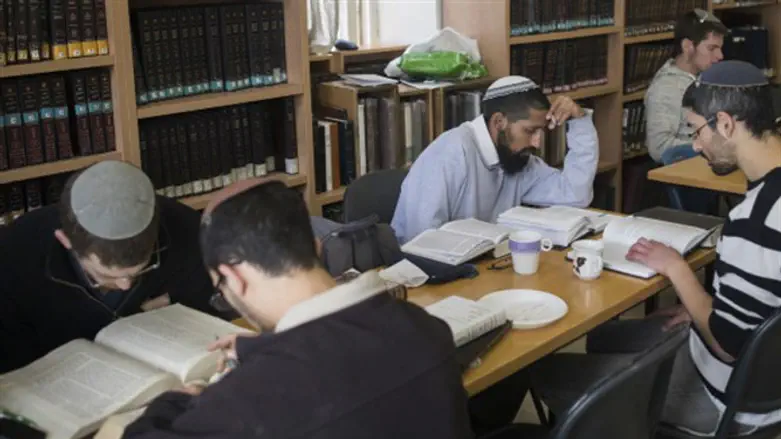 ארכיון: לימוד תורה בישיבה