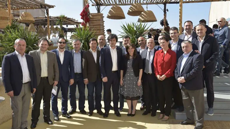 ח"כ חוטובלי עם חברי המשלחת מגיאורגיה