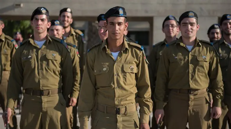 סיום קורס הקצינים, אילוסטרציה