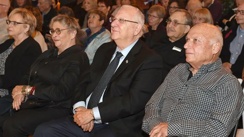 ריבלין בתיאטרון, הערב