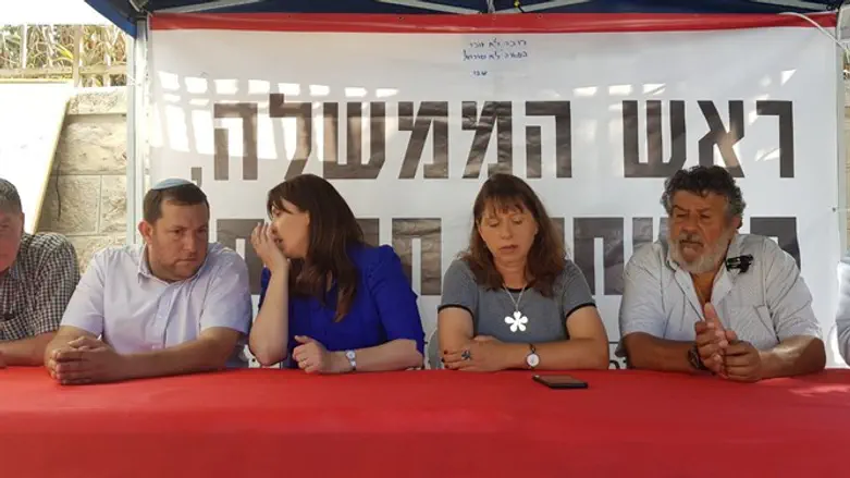 Hotovely with protesters