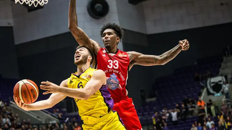 בלאט הערב. גדול מעל כולם