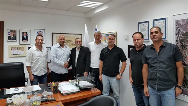 גפני עם משמר הכנסת