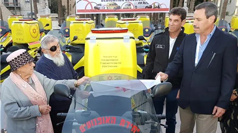 טקס חנוכת אופנוע מד"א על שמו של נחשון וקסמן