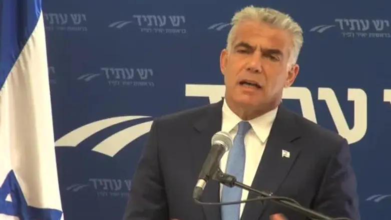Yair Lapid at faction meeting