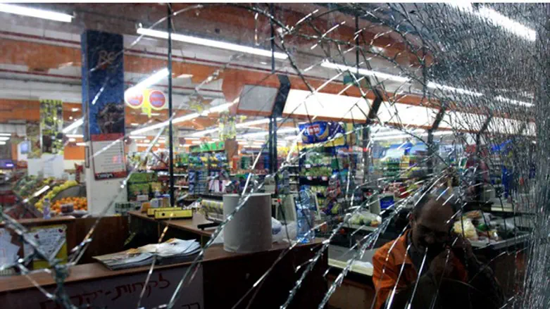 Smashed glass (illustration)