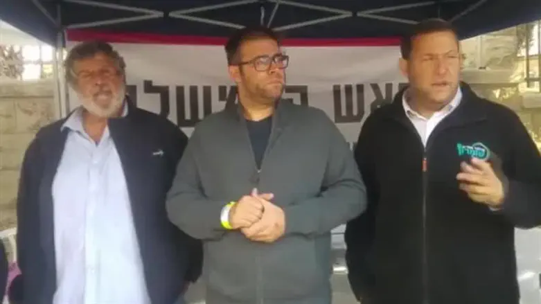 Орен Хазан в палатке протеста