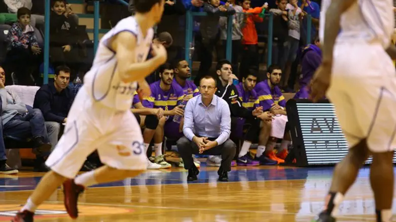 דן שמיר מאמן חולון. צריך להתעורר דחוף