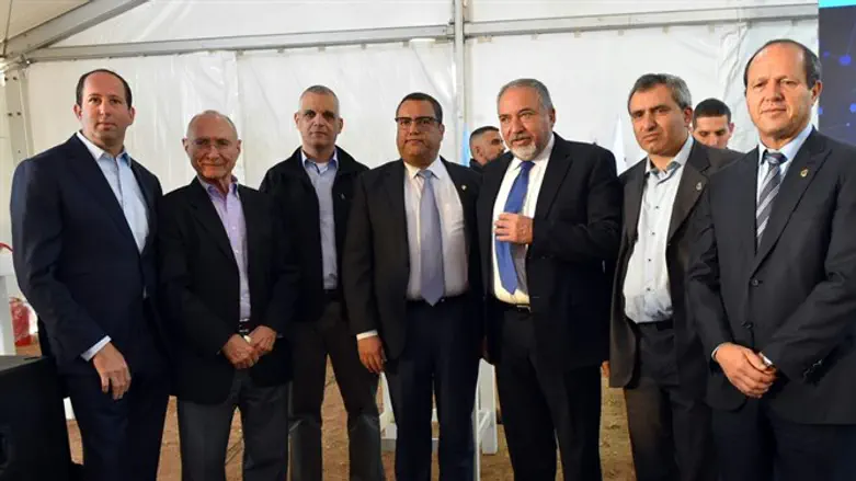 הנחת אבן הפינה