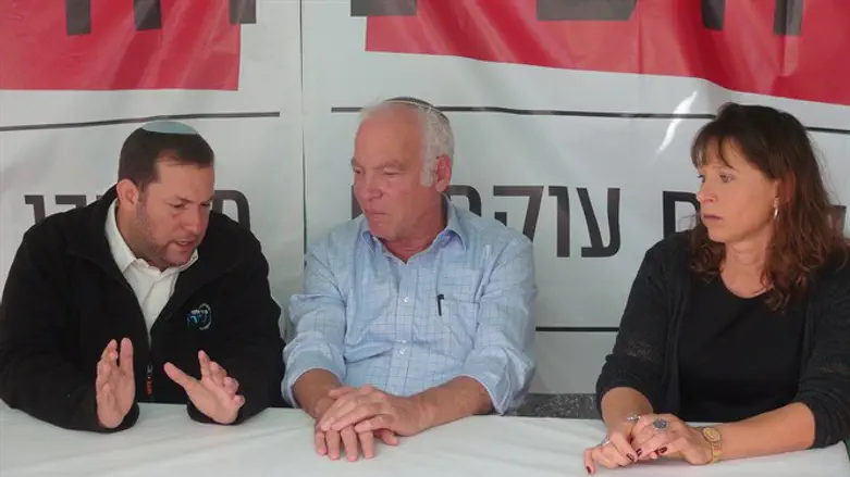 השר אריאל במאהל המחאה