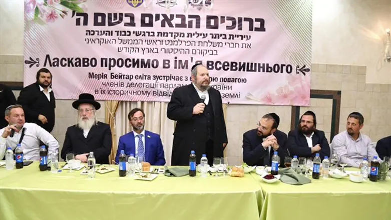 ראש העיר עם המשלחת