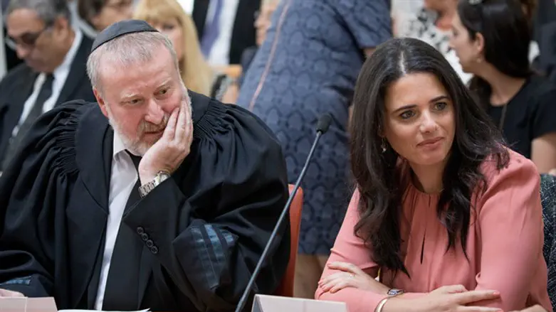 דורשת לפעול. שקד ומנדלבליט